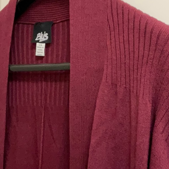 Timeless Burgundy Sweater - Picture 5 of 11